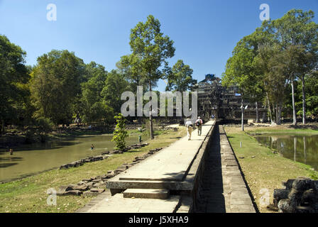 Il Baphuon è una metà-11secolo tempio indù dedicato al dio indù Shiva, in Angkor Thom, Cambogia. Foto Stock