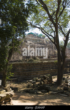 Il Baphuon è una metà-11secolo tempio indù dedicato al dio indù Shiva, in Angkor Thom, Cambogia. Foto Stock