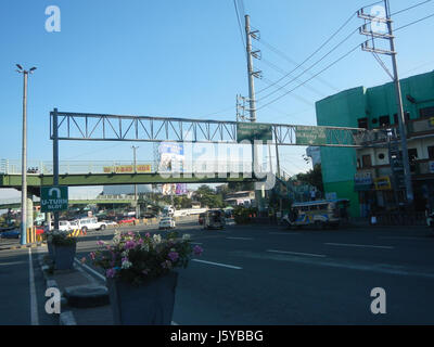 0540 East Rembo Passerella Pedonale Kalayaan Avenue C-28 Makati City Tunnel Foto Stock