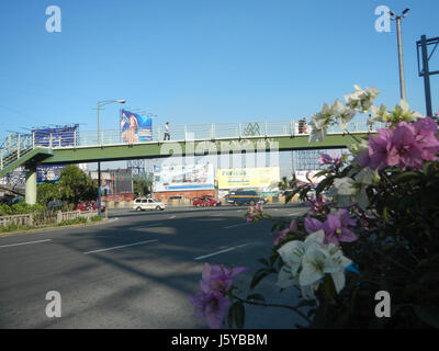 0540 East Rembo Passerella Pedonale Kalayaan Avenue C-32 Makati City Tunnel Foto Stock