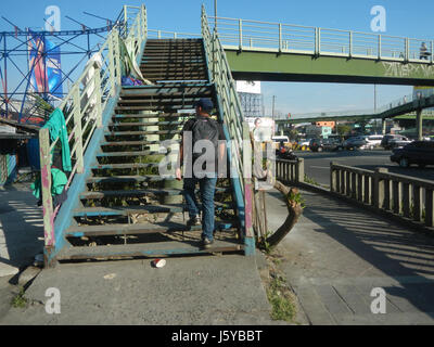 0540 East Rembo Passerella Pedonale Kalayaan Avenue C-36 Makati City Tunnel Foto Stock