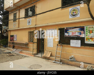 Questa voce si riferisce a una località di Santa Mesa, Manila, compresi i suoi barangay e le sue strade, in particolare lungo Magsaysay Boulevard. Santa Mesa è un vivace quartiere noto per i suoi spazi residenziali e commerciali, mentre Magsaysay Boulevard è una delle strade principali della zona, che funge da strada principale per i trasporti e il commercio locale. Foto Stock