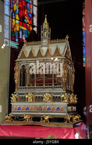 Santa ragione, la reliquia del santo Stefano protomartire della mano destra sul display interno St Stephens Basilica, Budapest, Ungheria. Foto Stock