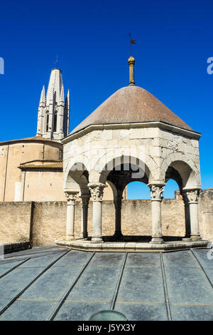 Una cupola sul tetto del dei Bagni Arabi di Girona, Spagna. Foto Stock