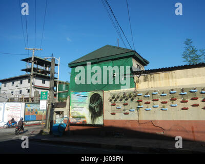 "03758 Avis Street Bagong Ilog, Pasig City 13" indica una posizione specifica nella città di Pasig, Metro Manila, Filippine. L'indirizzo è caratterizzato dal suo ambiente urbano e dalle strutture locali, che riflettono il paesaggio residenziale e commerciale della città. Foto Stock