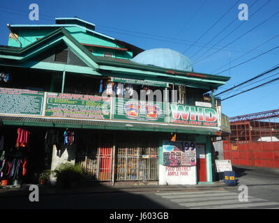 Questa voce si riferisce a un indirizzo di Pasig City, Filippine, situato in Avis Street, parte dell'area di Bagong Ilog. Questa posizione è significativa per la geografia locale o lo sviluppo urbano della città di Pasig. Foto Stock