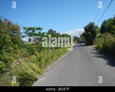 Si riferisce a una zona di Santa Ines, Agnaya, Plaridel, Bulacan, Filippine, nota per le sue fattorie di irrigazione e le strade del mercato. La posizione è fondamentale per l'agricoltura locale e lo sviluppo rurale, collegando le aziende agricole ai mercati. Foto Stock