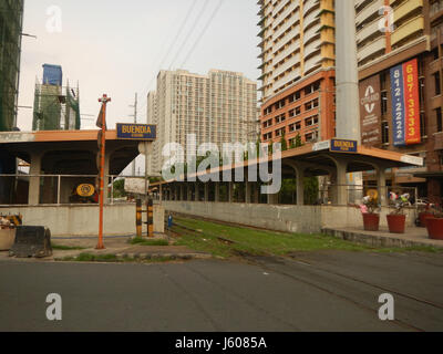 0216 Buendia stazione PNR Makati Executive Towers Pio del Pilar San Antonio Makati City 14 Foto Stock