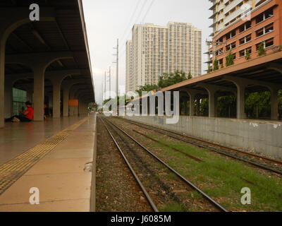 0216 Buendia stazione PNR Makati Executive Towers Pio del Pilar San Antonio Makati City 25 Foto Stock