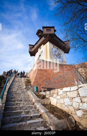 Graz, Austria - 16 Gennaio 2011: Uhrturm vecchia torre dell orologio in Graz, Stiria, Austria Foto Stock