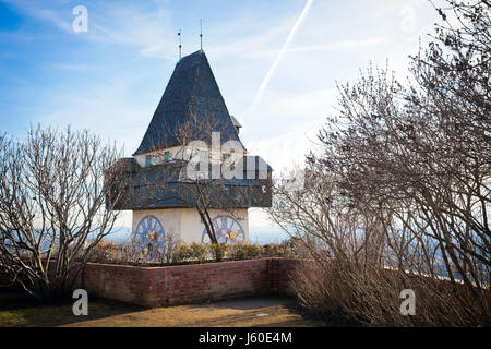 Graz, Austria - 16 Gennaio 2011: Uhrturm vecchia torre dell orologio in Graz, Stiria, Austria Foto Stock