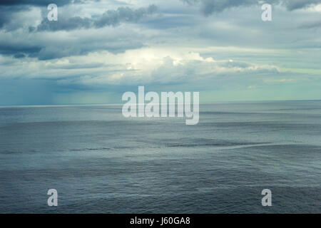Oceano e cielo Foto Stock
