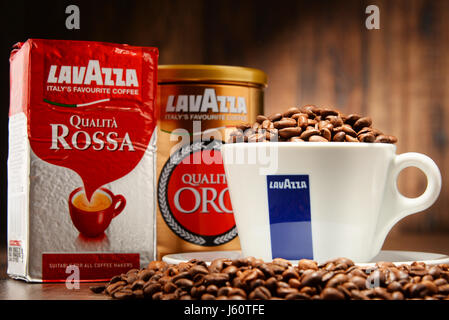 POZNAN, Polonia - Ott 12, 2016: Lavazza è un produttore italiano di caffè prodotti è stata fondata a Torino nel 1895 da Luigi Lavazza. Foto Stock