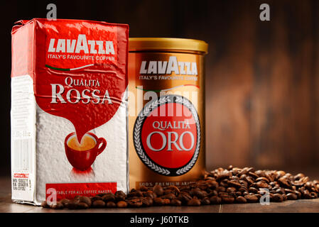 POZNAN, Polonia - Ott 12, 2016: Lavazza è un produttore italiano di caffè prodotti è stata fondata a Torino nel 1895 da Luigi Lavazza. Foto Stock