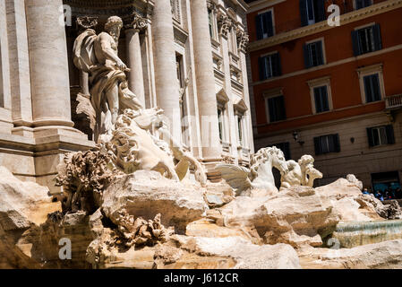 TheTrevi fontana di Roma ora tutti restaurati e pronto per il fascino Foto Stock