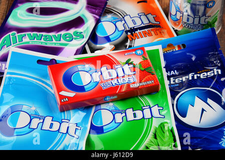 POZNAN, Polonia - Jan 19, 2017: prodotti di punta di Wrigley Company, il più grande produttore e venditore di gomme da masticare in tutto il mondo, con sede Foto Stock