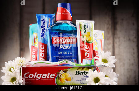 POZNAN, Polonia - 5 Maggio 2017: Colgate, una marca di igiene orale prodotti come dentifrici, spazzolini, colluttori e filo interdentale prodotta da Am Foto Stock