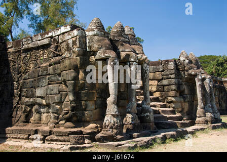 La terrazza degli Elefanti a Angkor Thom era un 350m-lungo riesame di piattaforma per il re di rivedere il suo esercito, Angkor, Cambogia. Foto Stock