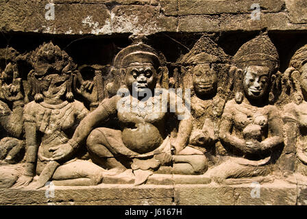 Il bassorilievo incisioni nella terrazza degli Elefanti a Angkor Thom, un 350m-lungo riesame di piattaforma per il re di rivedere il suo esercito, Angkor, Cambogia. Foto Stock