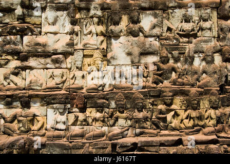 Il bassorilievo incisioni nella terrazza degli Elefanti a Angkor Thom, un 350m-lungo riesame di piattaforma per il re di rivedere il suo esercito, Angkor, Cambogia. Foto Stock