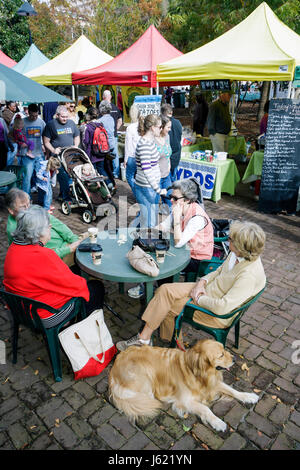 Charleston South Carolina, Marion Square, mercato agricolo, contadini, contadini', comunityactivity, prodotti freschi, prodotti locali, artigiani, artigianato, food Court pla Foto Stock