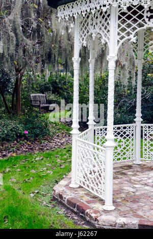 Charleston South Carolina, Lowcountry, Ashley River Road, Magnolia Plantation & Gardens, 1676, Heritage, gazebo, panca, SC091121030 Foto Stock