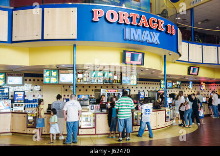 Portage Indiana, 16 IMAX, cinema complesso, cibo, bancone, spuntini, snack food, popcorn, drink, bevande, bevande, famiglie, intrattenimento, multicultu Foto Stock