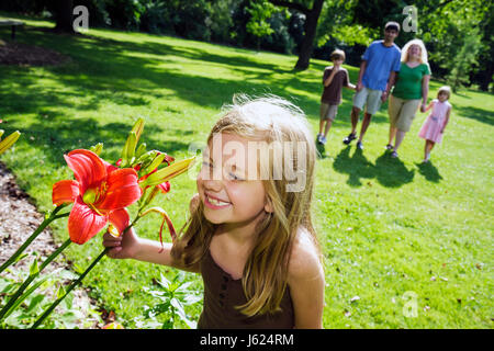 Valparaiso Indiana,Ogden Gardens,botanic,flower Garden,day lily,flora,orticoltura,fiore,uomo uomo maschio,donna femmina donne,ragazzo ragazzi,bambini bambini chi Foto Stock