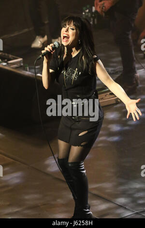 Londra, Regno Unito. 18 Maggio, 2017. Imelda maggio sul palco durante il suo esaurito data al London Palladium Credito: stuart walker/ Alamy Live News Foto Stock