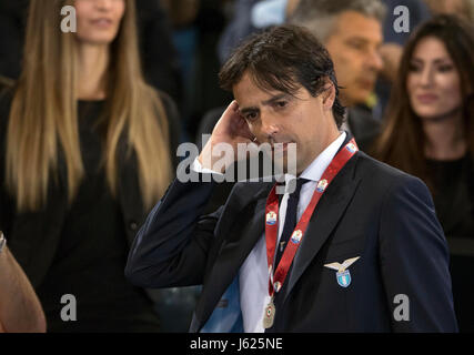 Roma, Italia. Il 17 maggio 2017. Simone INZAGHI (Lazio) Calcio/Calcetto : Lazio head coach Simone INZAGHI guarda sconsolato dopo la Coppa Italia (TIM Cup) partita finale tra Juventus 2-0 SS Lazio allo Stadio Olimpico di Roma, Italia . Credito: Maurizio Borsari/AFLO/Alamy Live News Foto Stock