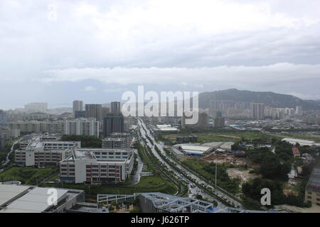 Xiamen, Cina. 18 Maggio, 2017. Le nubi coprono il cielo prima di tifone arriva a Xiamen, a sud-est della Cina di provincia del Fujian, 5 maggio, 2014. Credito: SIPA Asia/ZUMA filo/Alamy Live News Foto Stock