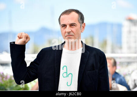 Cannes, Francia. 19 Maggio, 2017. Attore Merab Ninidze del film 'luna di Giove' pone per un photocall a Cannes, Francia, il 19 maggio 2017. Il film 'luna di Giove" diretto dal regista ungherese Kornel Mundruczo potrà competere per la Palme d'Or in occasione del settantesimo Cannes Film Festival. Credito: Chen Yichen/Xinhua/Alamy Live News Foto Stock