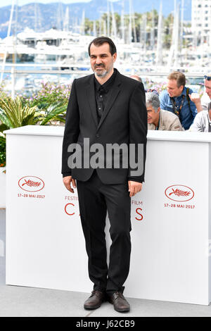 Cannes, Francia. 19 Maggio, 2017. Direttore Kornel Mundruczo del film 'luna di Giove' pone per un photocall a Cannes, Francia, il 19 maggio 2017. Il film 'luna di Giove" diretto dal regista ungherese Kornel Mundruczo potrà competere per la Palme d'Or in occasione del settantesimo Cannes Film Festival. Credito: Chen Yichen/Xinhua/Alamy Live News Foto Stock