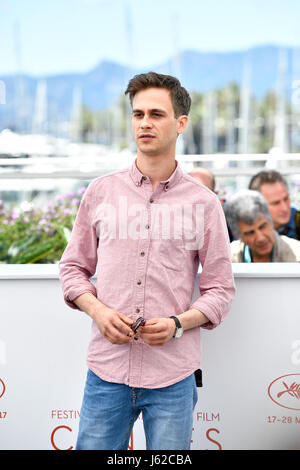 Cannes, Francia. 19 Maggio, 2017. Attore Zsombor Jeger del film 'luna di Giove' pone per un photocall a Cannes, Francia, il 19 maggio 2017. Il film 'luna di Giove" diretto dal regista ungherese Kornel Mundruczo potrà competere per la Palme d'Or in occasione del settantesimo Cannes Film Festival. Credito: Chen Yichen/Xinhua/Alamy Live News Foto Stock