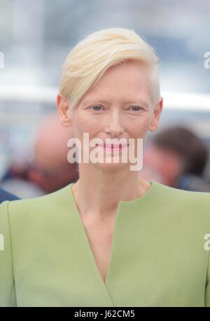 Cannes, Francia. 19 Maggio, 2017. Tilda Swinton attrice Okja. Photocall. Settantesimo Cannes Film Festival Cannes, Francia 19 maggio 2017 Diy credito99398: Allstar Picture Library/Alamy Live News Foto Stock