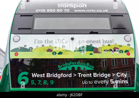 Nottingham, Regno Unito. Il 19 maggio 2017. Il Nottingham City transport display sulla piazza del vecchio mercato del mondo più ecologico della sua flotta di biogas double-decker bus.Essi sono dovuti per il servizio pubblico di questa estate. Credito: Ian Francesco/Alamy Live News Foto Stock