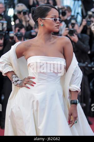 Cannes, Francia. 19 Maggio, 2017. Cantante Rihanna Okja. Premiere. 70° Festival di Cannes Cannes, Francia 19 maggio 2017 Diy credito99505: Allstar Picture Library/Alamy Live News Foto Stock