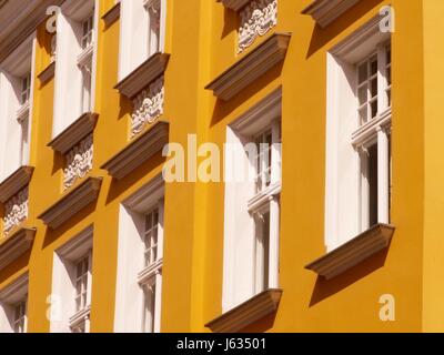 Finestra dettagli oblò dormer nel riquadro finestra facciata idea vista prospettica Foto Stock