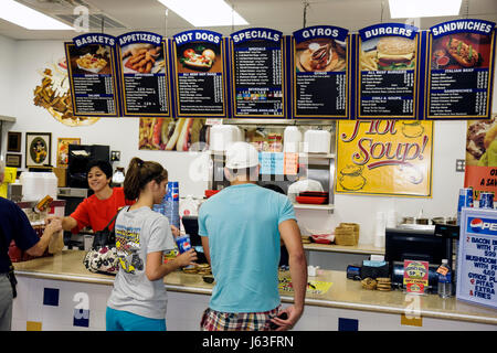 Indiana,Porter County,Chesterton,Original George's Gyros Spot,ristorante ristoranti ristorazione cafe cafe',cibo,famiglie genitori bambini Foto Stock