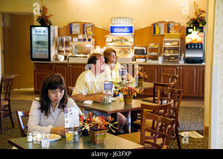 Valparaiso Indiana,Holiday Inn,Express,motel,sala colazione,alloggio,convenienza,Asian Asians etnia immigranti minoranza,adulto adulta donna w Foto Stock