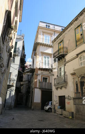 Palermo, Sicilia, Italia, downtown, un sacco di vecchie case, street view Foto Stock