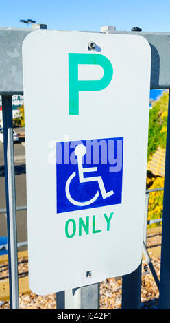 Parcheggio Disabili solo segno, Nuovo Galles del Sud, NSW, Australia Foto Stock