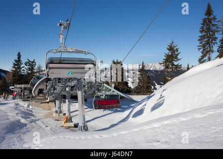 Funivia andando a Schmitten ski resort in Zell Am See, Austria Foto Stock