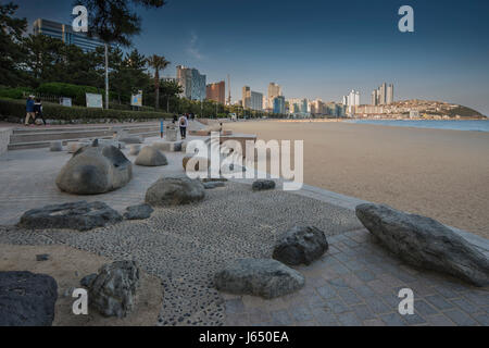 Vista della Spiaggia di Haeundae, Haeundae distretto, Busan Gwangyeoksi, Corea del Sud Foto Stock