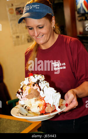 Michigan,MI,Mich,Upper Midwest,Birch Run,Tony's i 75,ristorante ristoranti ristorazione mangiare fuori caffè cafè bistrot,cucina,informale,cena,adulti Foto Stock