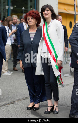 Torino, numerose istituzioni presenti al trentesimo mostra interattiva del Libro di Torino, che è già un boom della vendita dei biglietti surpassingly il Salone del Mobile di Milano. Nella foto Valeria fedeli e Chiara appendino. Foto Stock