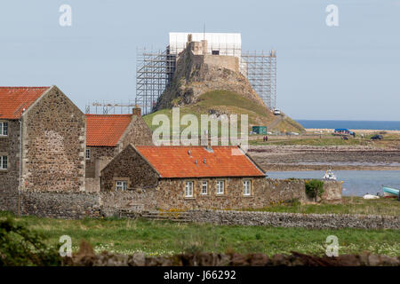 17.05.2017, Lindesfarne Castello , Isola Santa, Berwick-upon-Tweed, Northumberland, Inghilterra, Regno Unito lavori di ristrutturazione al Castello Lindesfarne intraprese Foto Stock
