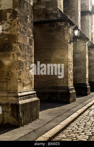 Al di fuori delle pareti laterali della cattedrale di Zagabria Foto Stock