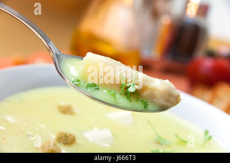 - Zuppa di asparagi con crostini Foto Stock