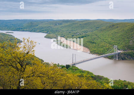 Vista del Bear Mountain e il Ponte sul Fiume Hudson da Bear Mountain State Park, New York. Foto Stock